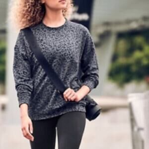 Athleta Pure Luxe Leopard Print Sweatshirt Womens Medium Oversized Soft Top